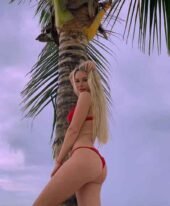 Camila, 24
