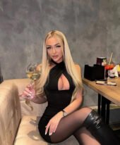 Chloe, 26