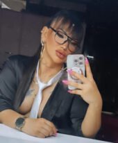 Lola, 32