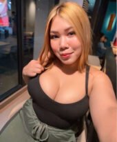 Nina, 22